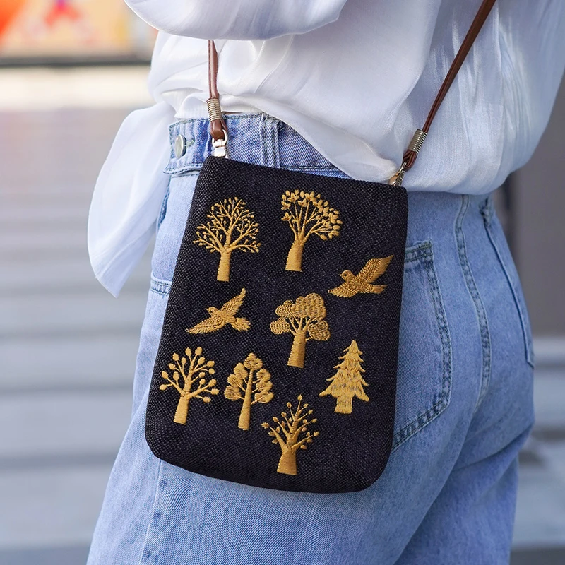 刺绣休闲女式散步包包高级感手机包女斜挎2024新款迷你小包