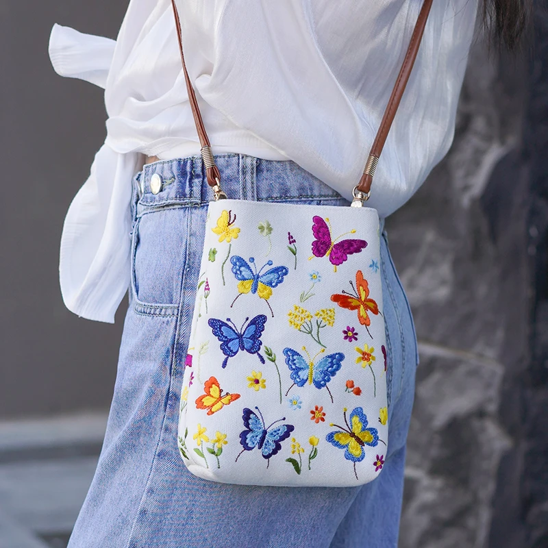 立体刺绣斜挎式手机包2024女小众迷你手机袋高级感单肩小巧轻便夏