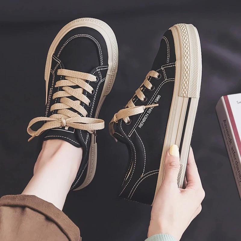 人本2025秋季女鞋厚底黑色复古百搭休闲板鞋子低帮新款透气帆布鞋