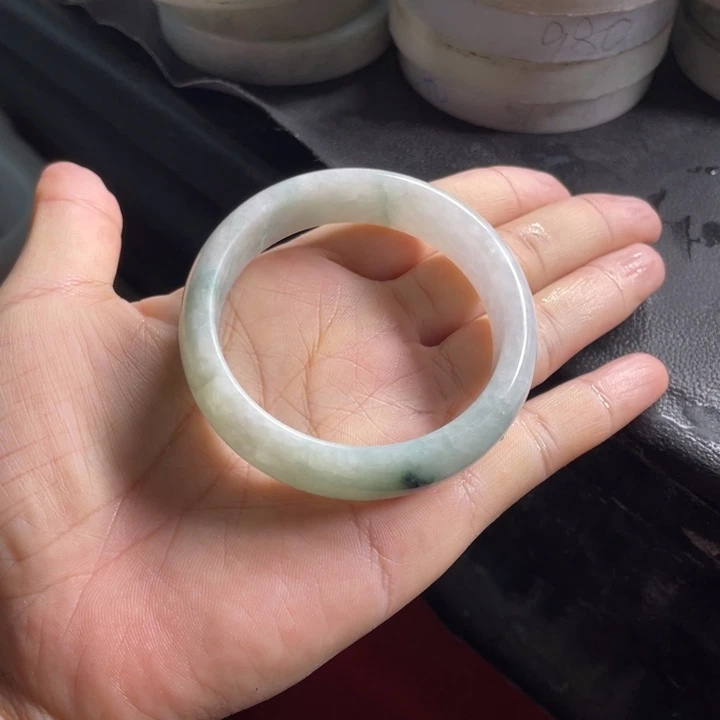 翡翠手镯未镶嵌笑***j