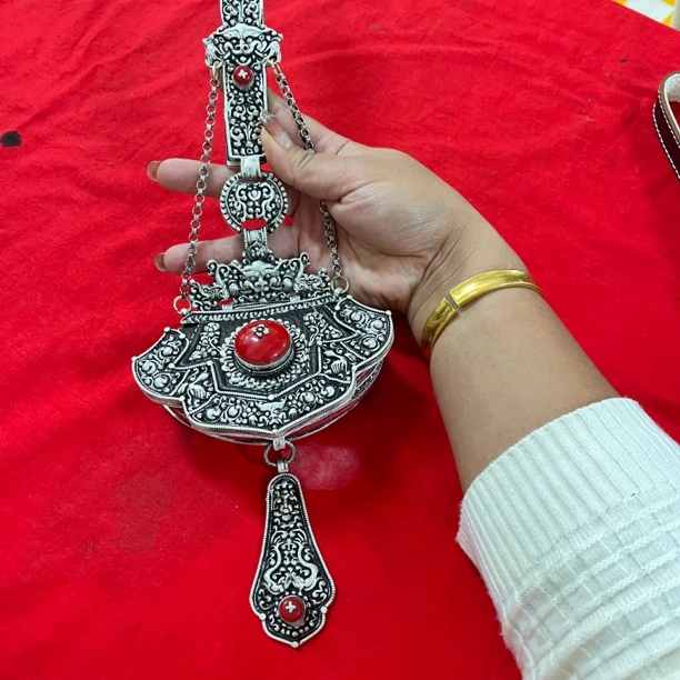 2025新款藏族藏式特色手工白铜复古精品挂件时尚大气热卖爆款推荐