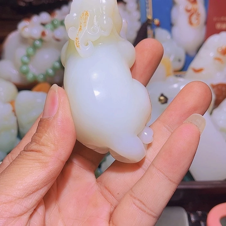 和田玉颈饰未镶嵌北****司