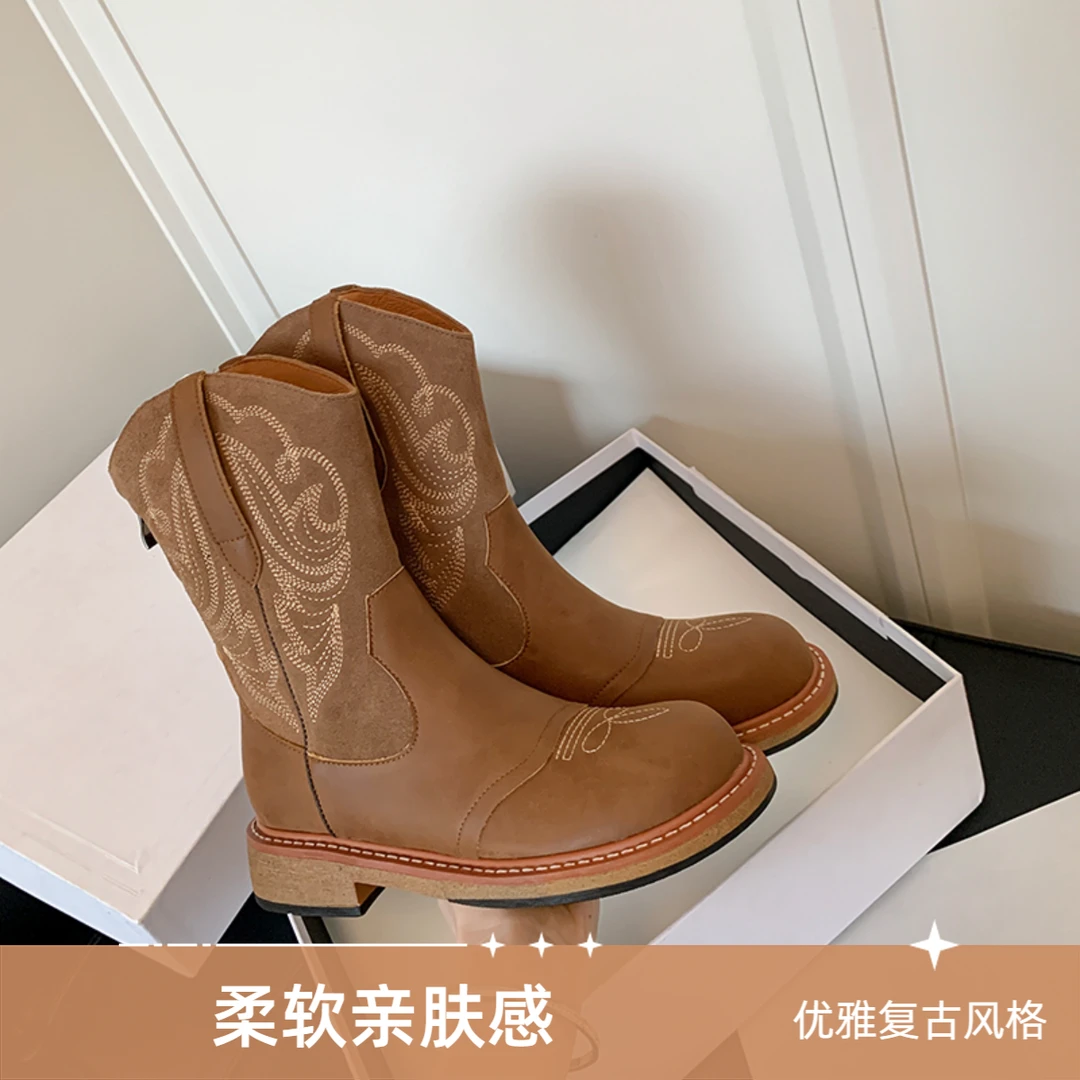 西部牛仔靴复古刺绣骑士靴女2025新款何穗同款V口中筒靴百搭时尚.