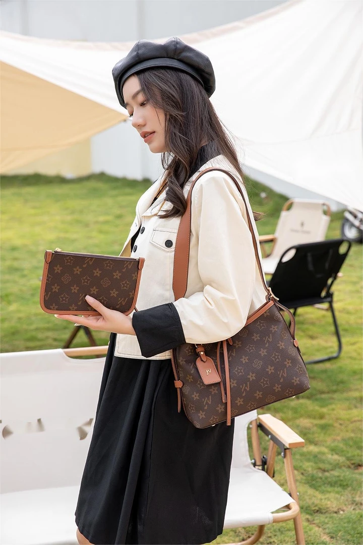 优草坊【经典时尚百搭轻奢女士通勤印花单肩斜跨休闲子母包肩包】