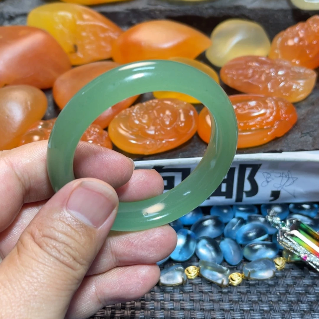 【闪购商品】石英质玉手镯未镶嵌伊****行