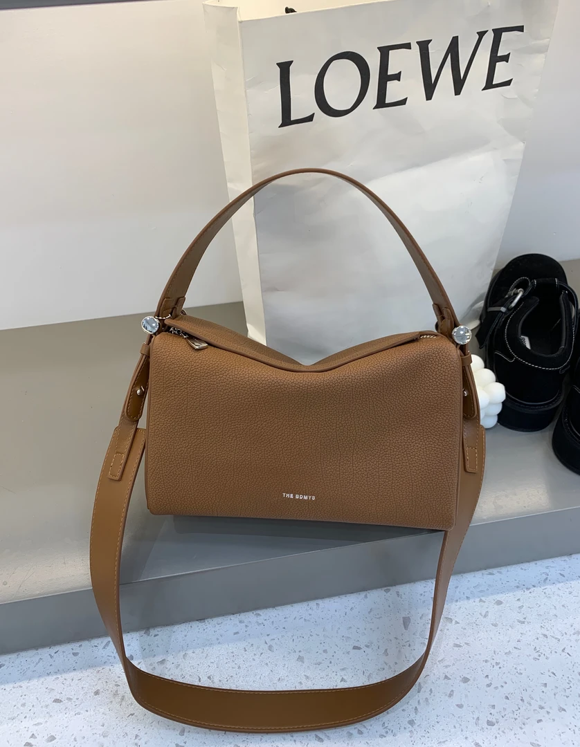 【康妮甄选】秋冬简约潮流轻奢百搭时尚气质斜跨包BD-D898-宝藏棕