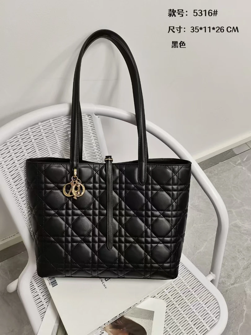 【康妮甄选】轻奢女士时尚潮流百搭通勤腋下托特包包SKL-5316-黑色
