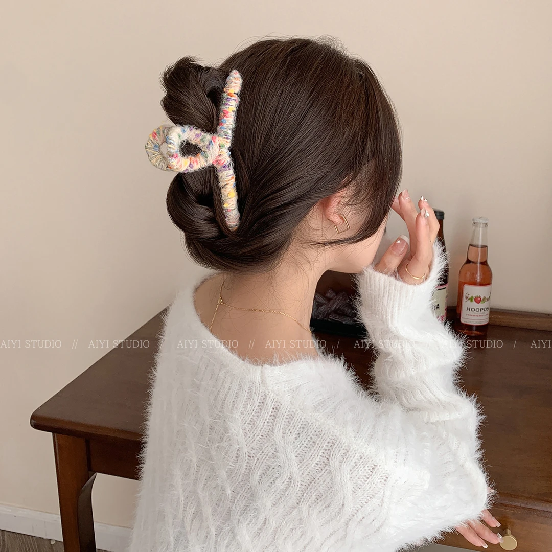 彩色毛线抓夹早秋新款毛绒鲨鱼夹盘发夹子发卡头饰女盘头发抓夹