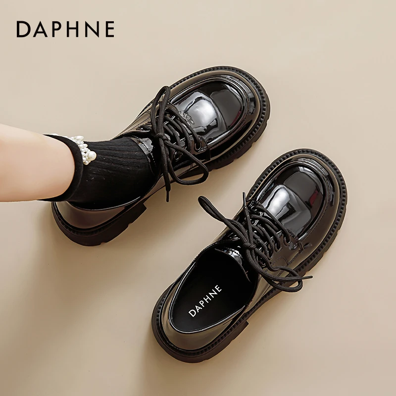 达芙妮黑色小皮鞋女2025春季厚底松糕亮面英伦风乐福鞋软底jk鞋子