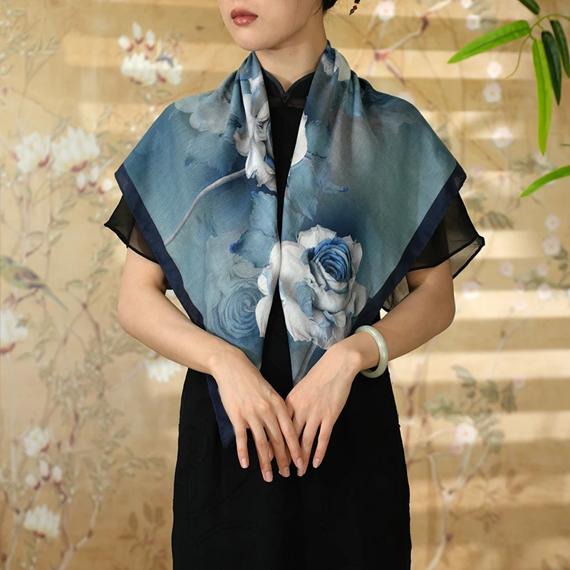 Pearl Silk/明珠香韵丝绸 【蓝白玫瑰】90*90羊绒方巾C593