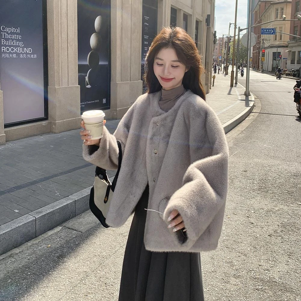 法式轻熟风灰色羊羔毛绒外套女秋冬2024新款皮毛一体加厚短棉服