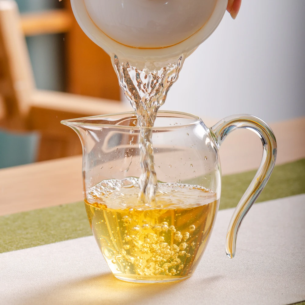 2016年凤凰于飞/200g/饼/古树普洱茶生茶