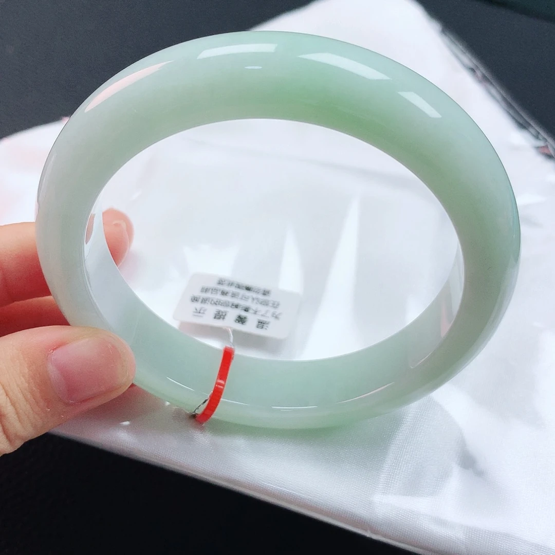 翡翠手镯未镶嵌61圈