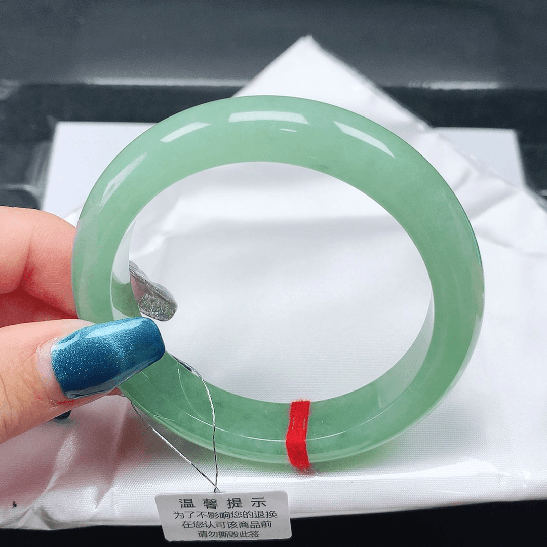 翡翠手镯未镶嵌55圈