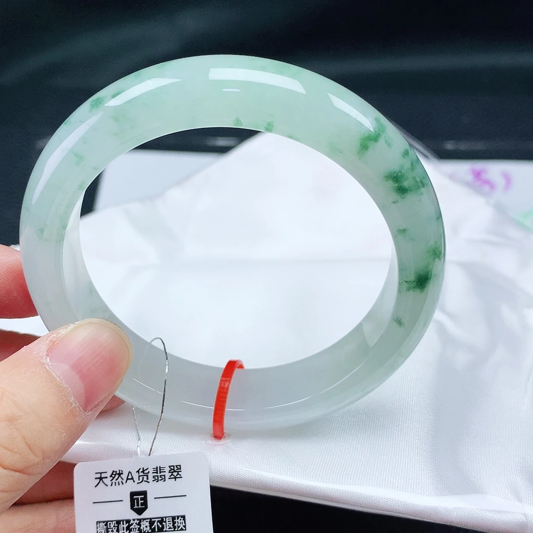 翡翠手镯未镶嵌54圈