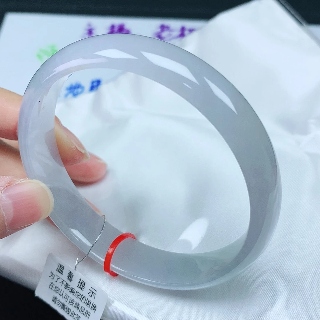 翡翠手镯未镶嵌60圈