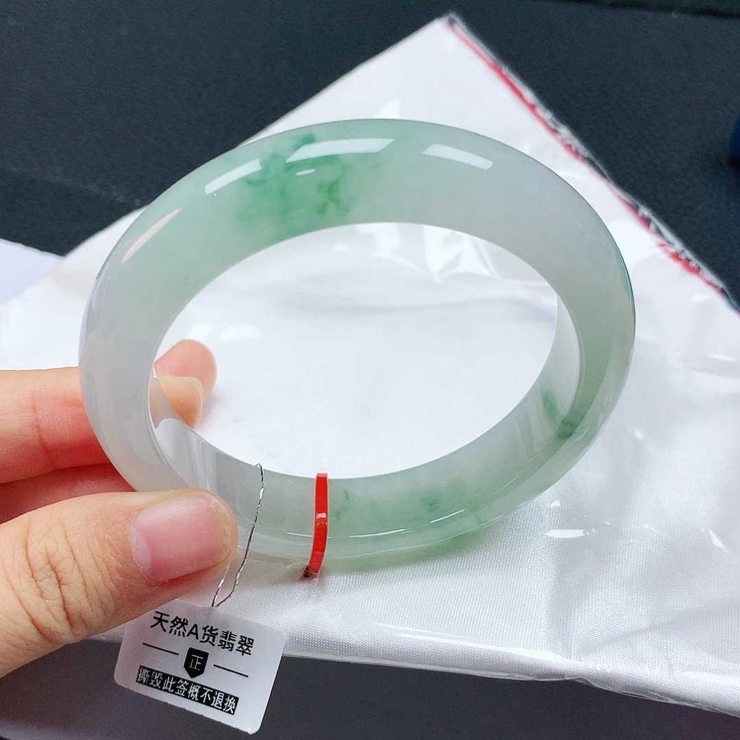 翡翠手镯未镶嵌56圈