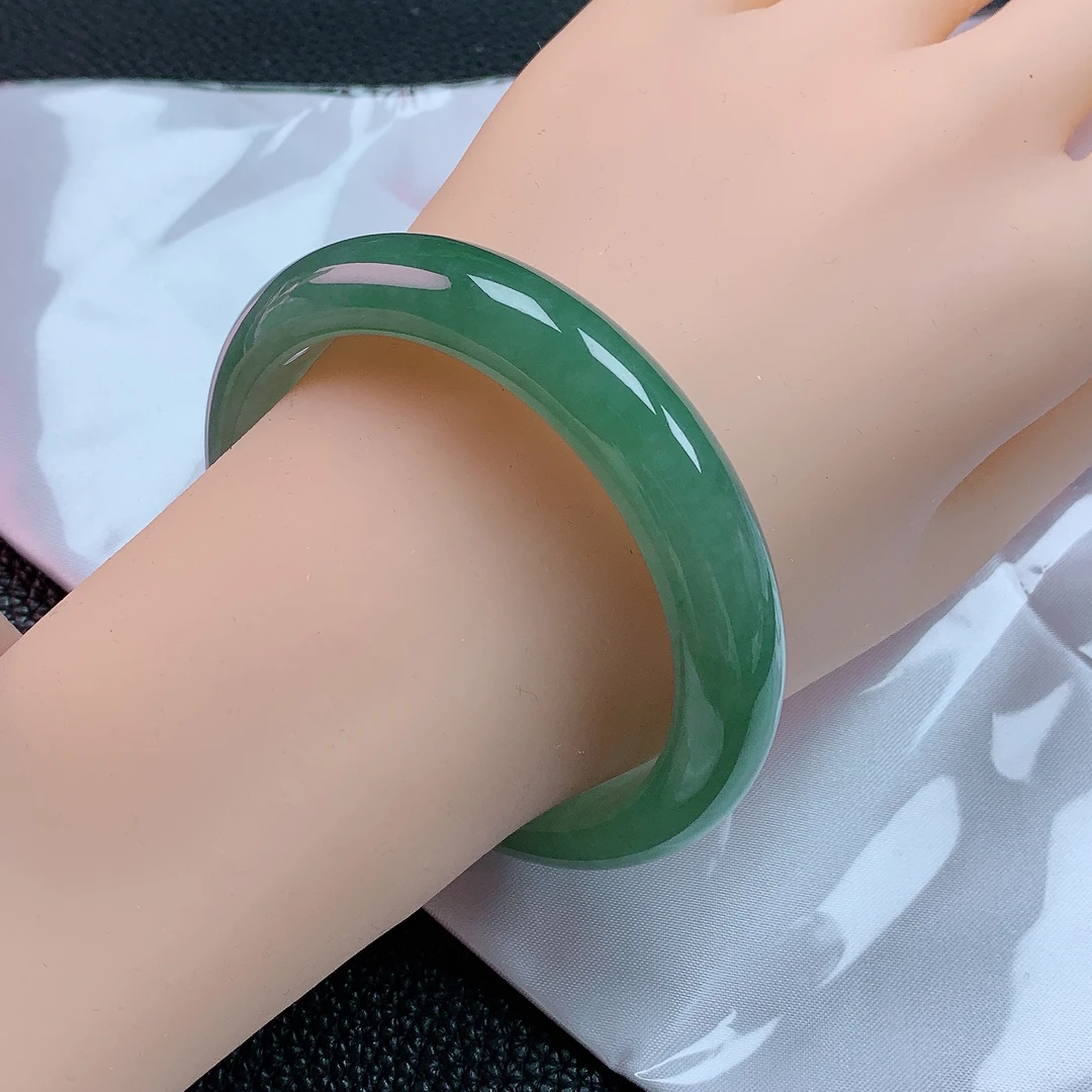 57圈满色湖水绿 贵气优雅 百搭耐看 纯天然缅甸A货翡翠