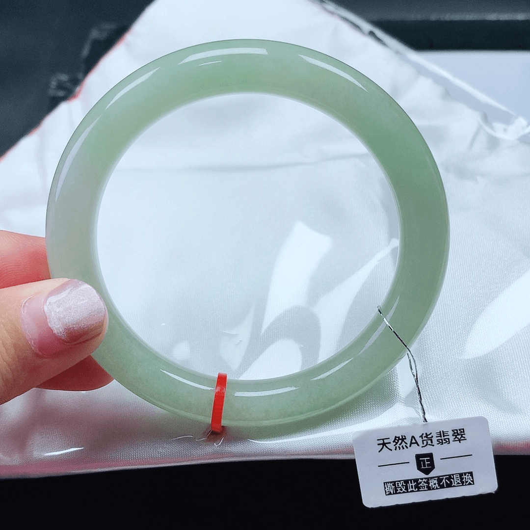 翡翠手镯未镶嵌54圈