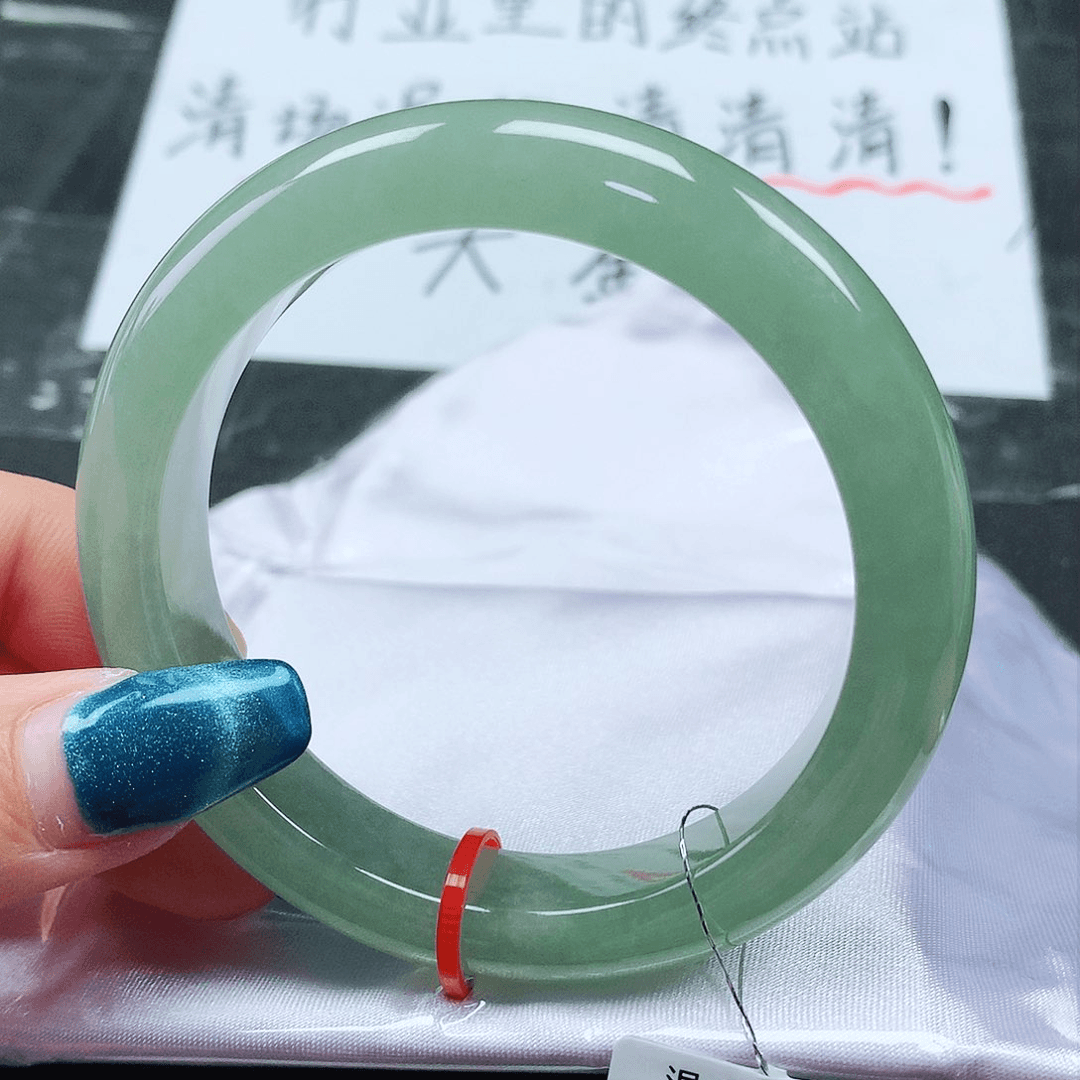 翡翠手镯未镶嵌54圈