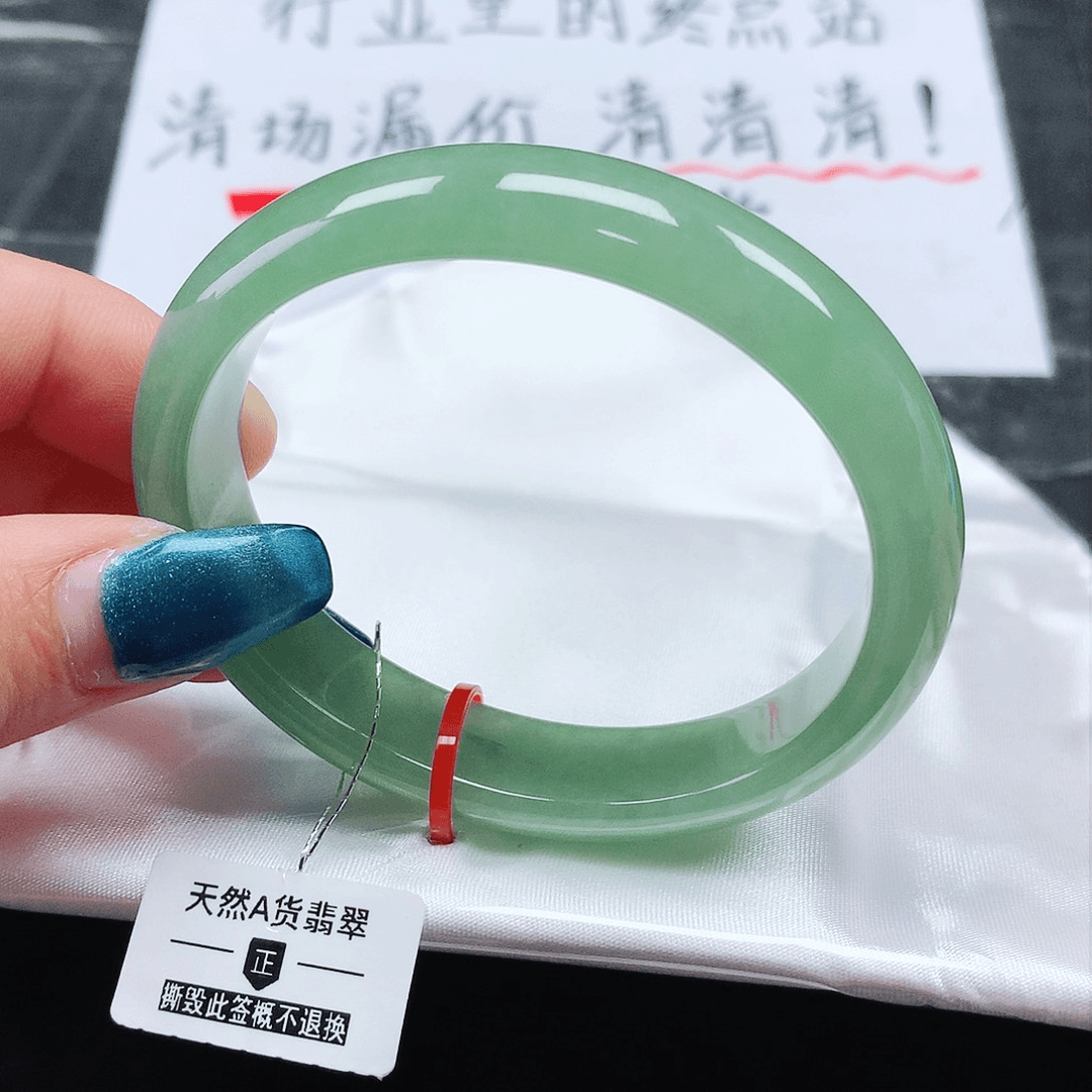 翡翠手镯未镶嵌56贵