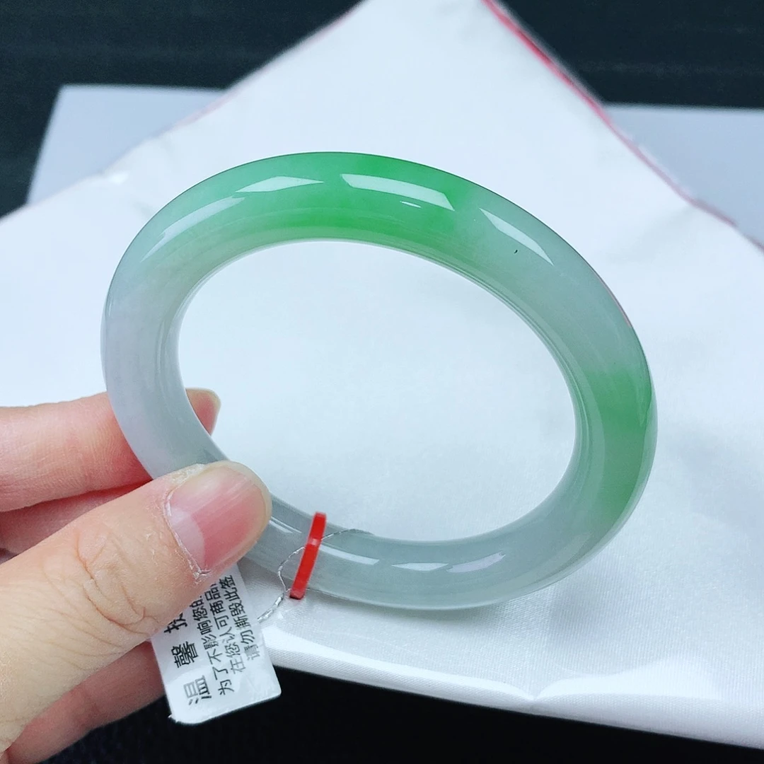 翡翠手镯未镶嵌54胖