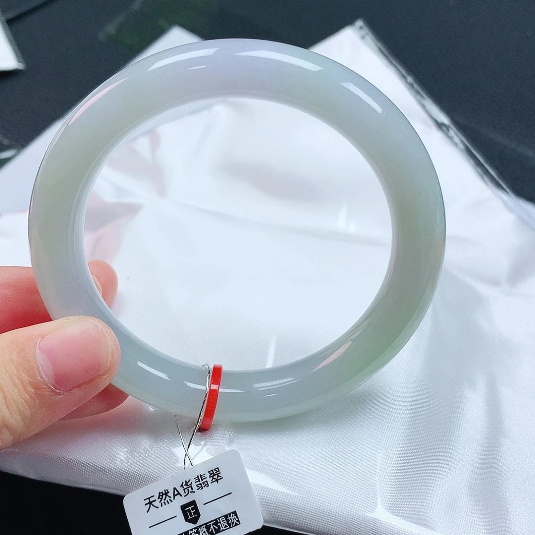 翡翠手镯未镶嵌56圈