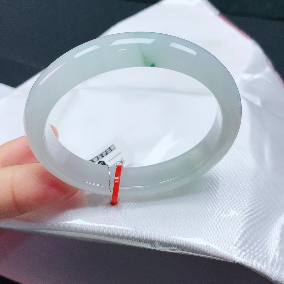翡翠手镯未镶嵌53贵