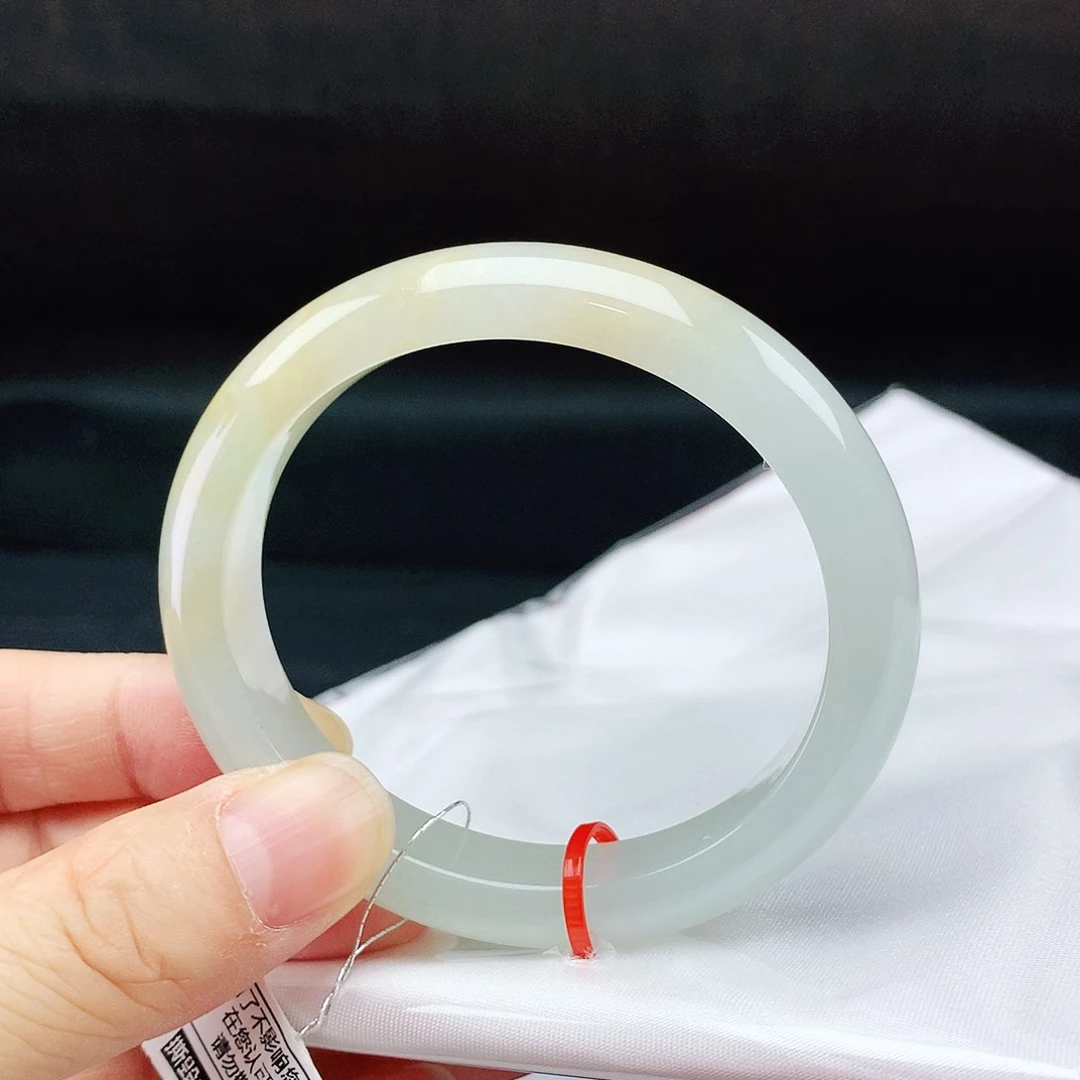 翡翠手镯未镶嵌54贵