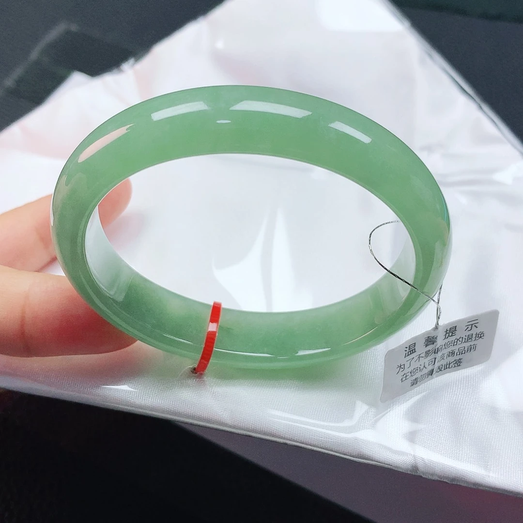 翡翠手镯未镶嵌56贵
