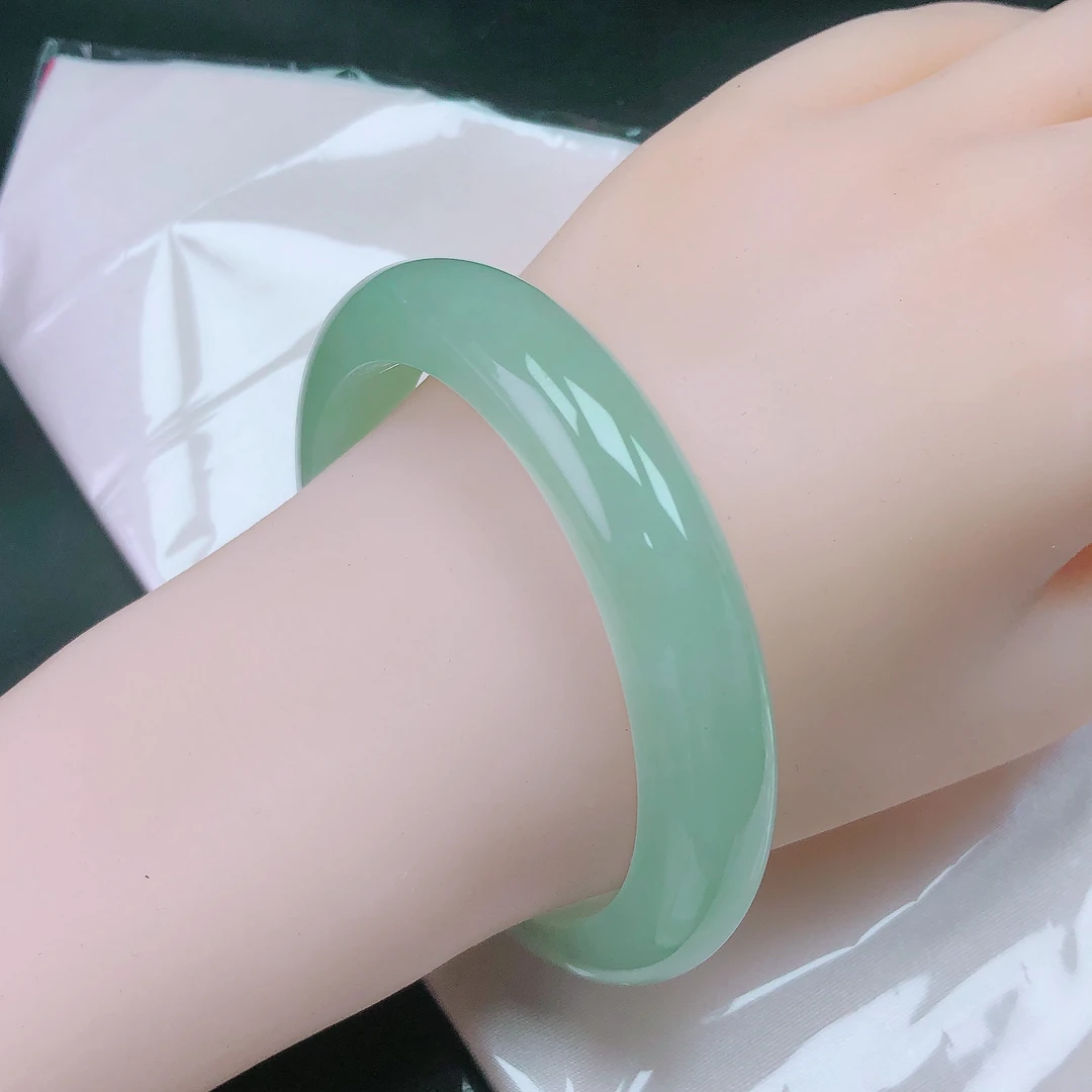 59大圈口冰晴绿底满色系高冰透亮高颜值纯天然翡翠手镯