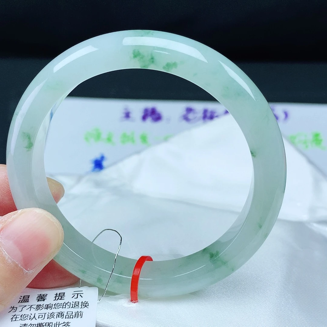 翡翠手镯未镶嵌53圈