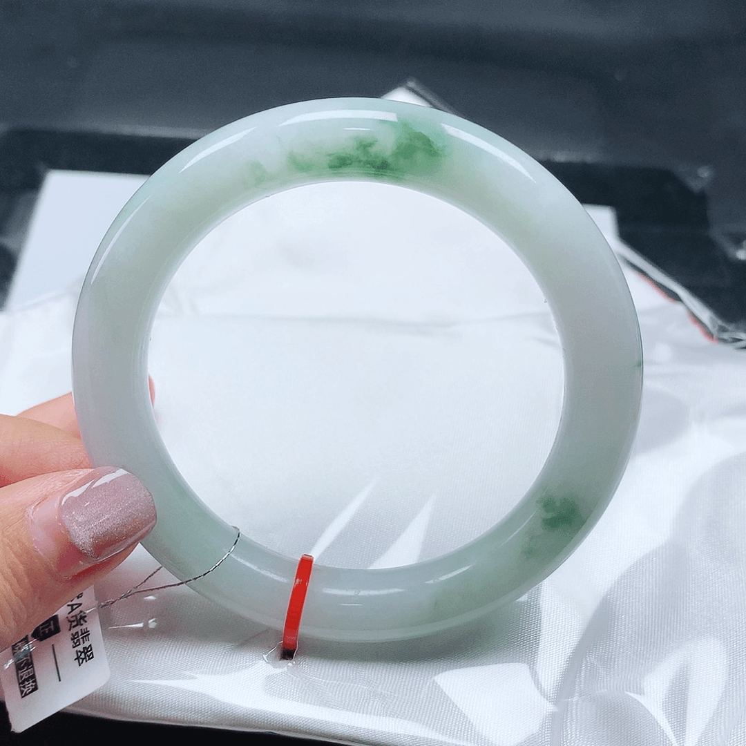 翡翠手镯未镶嵌54圈