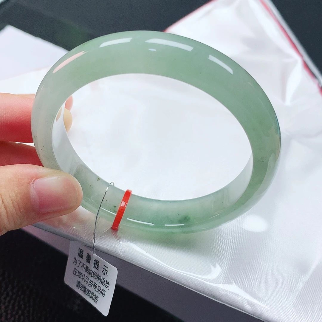 翡翠手镯未镶嵌53圈