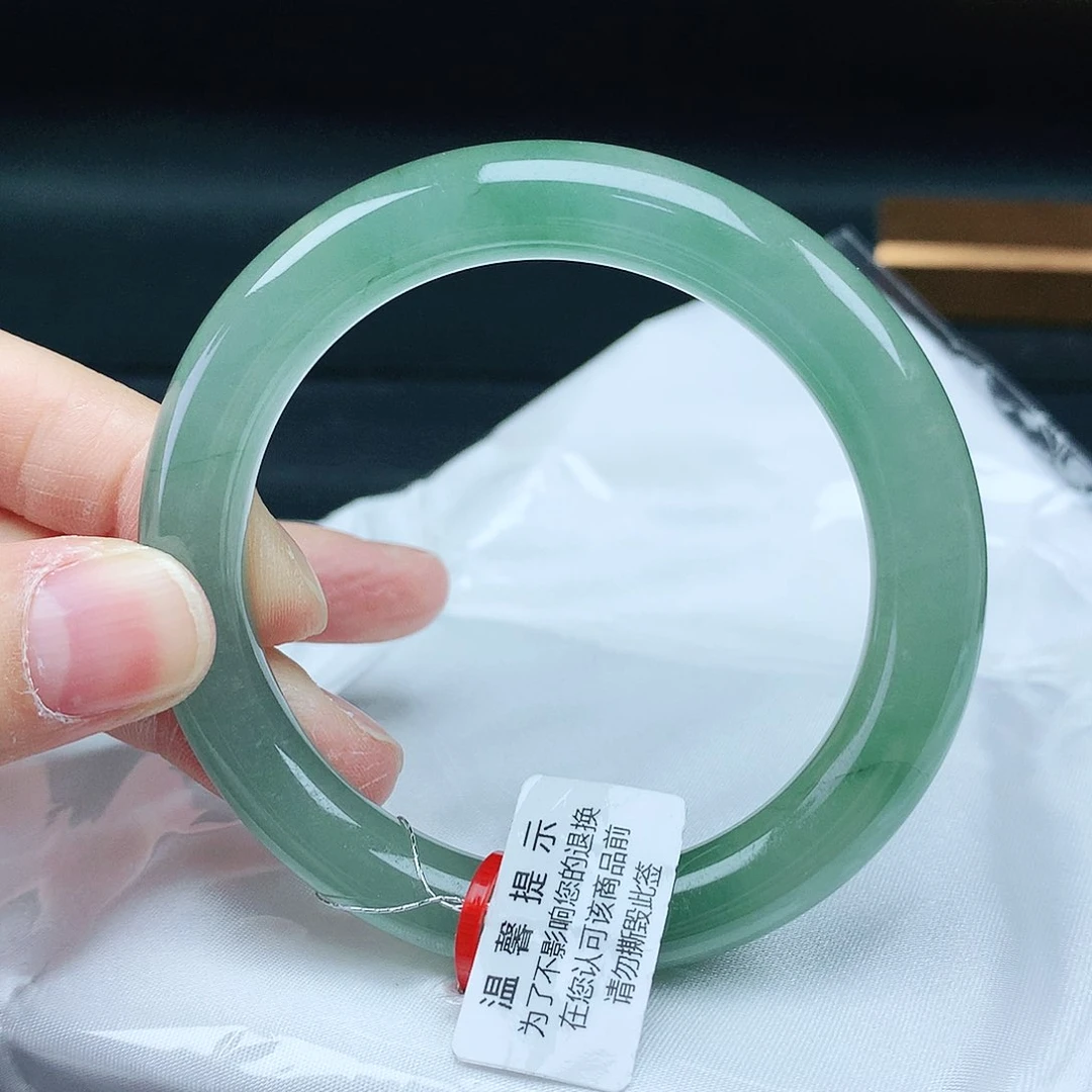 翡翠手镯未镶嵌53圈