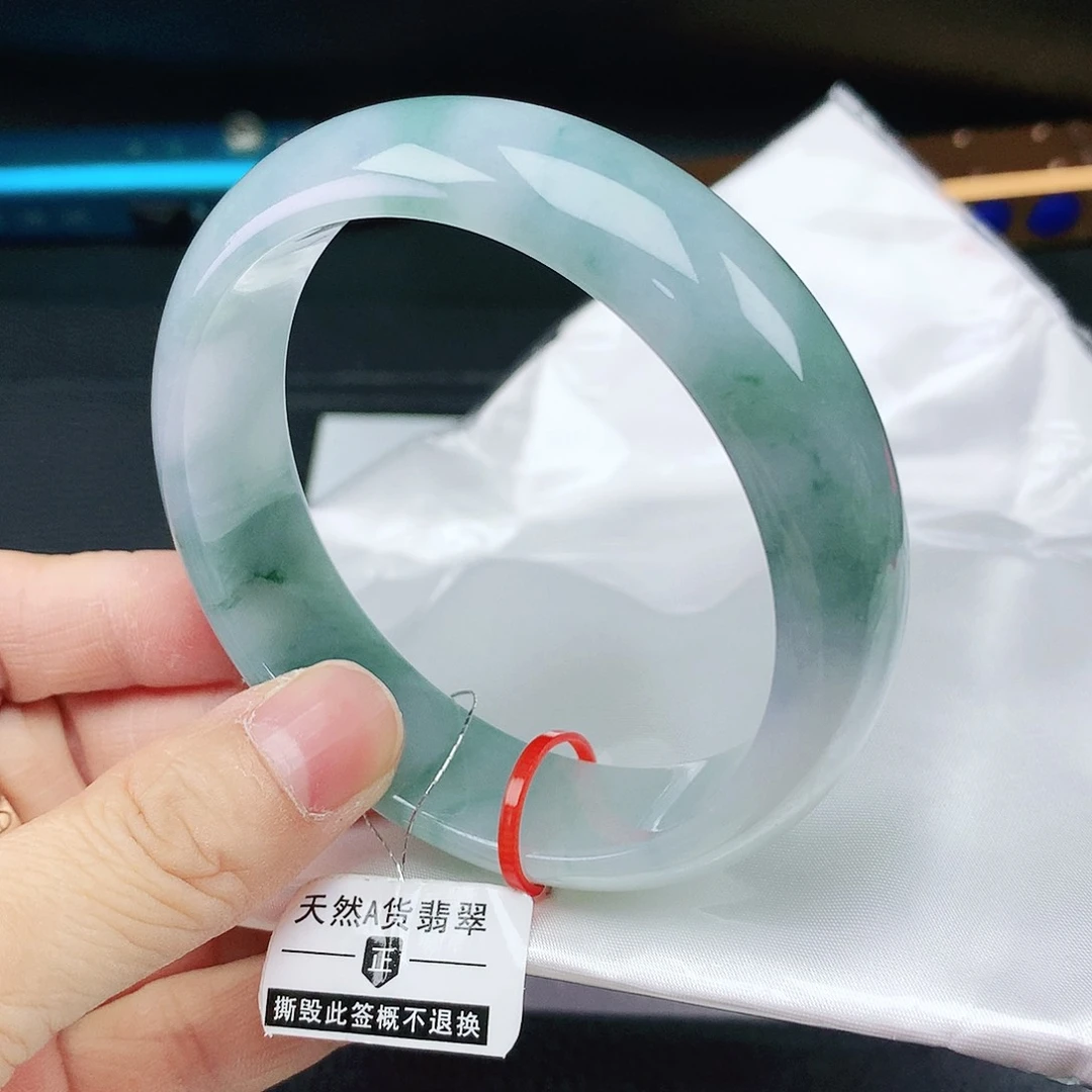 翡翠手镯未镶嵌60轮胎