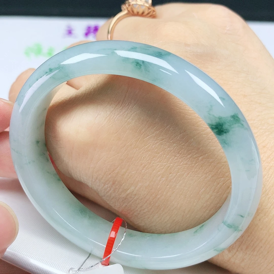 翡翠手镯未镶嵌53贵