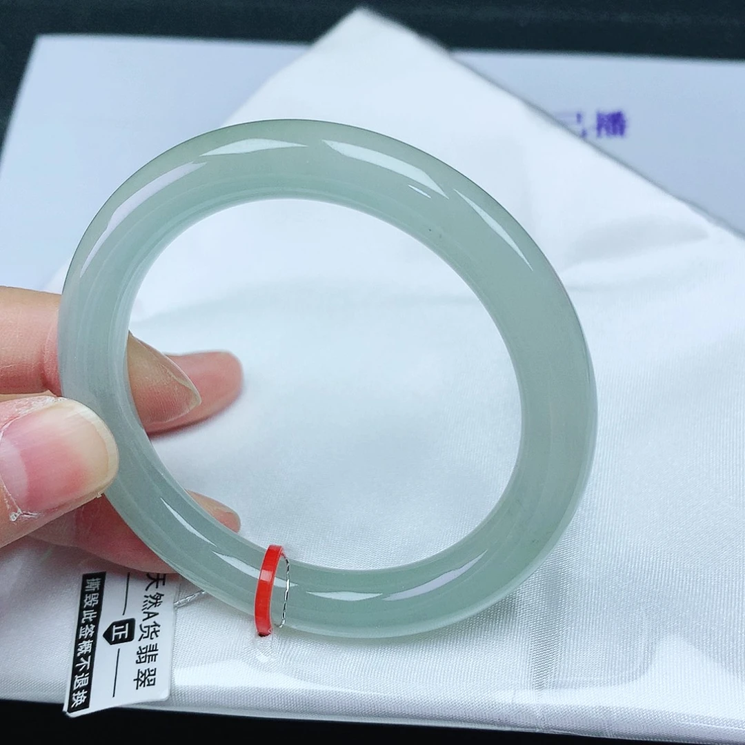 翡翠手镯未镶嵌52圈