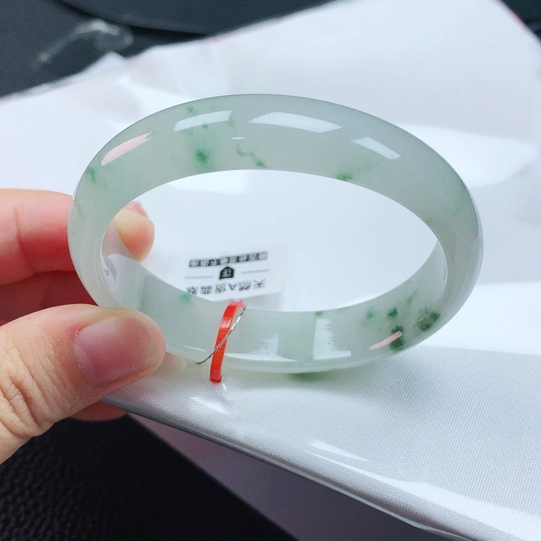 翡翠手镯未镶嵌53贵