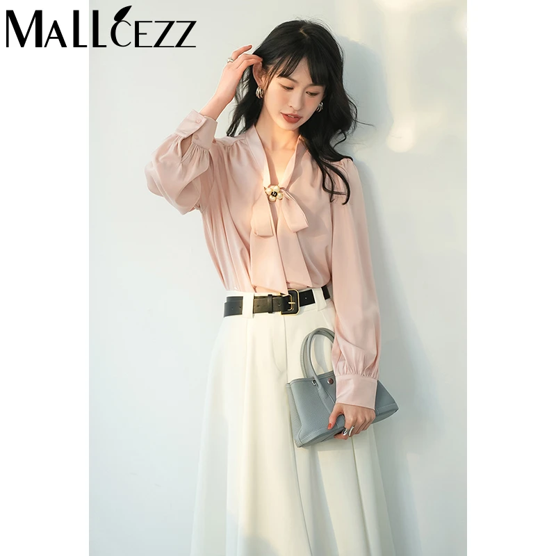 mallcezz/麦呈V领金属装饰蝴蝶结衬衫23AS043