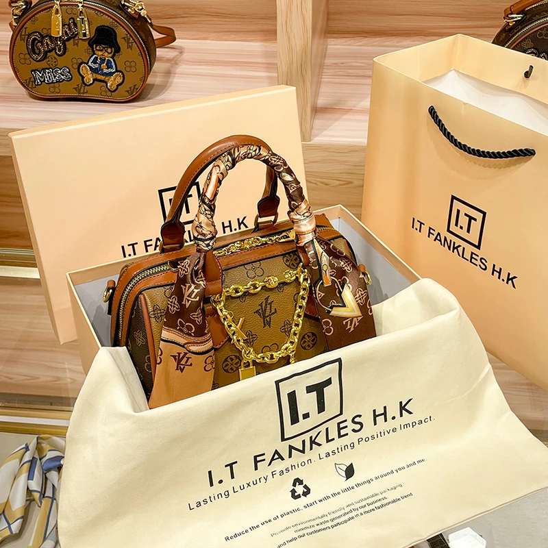 生日礼物香港真皮女包波士顿枕头包2025新款洋气时尚百搭手提单肩