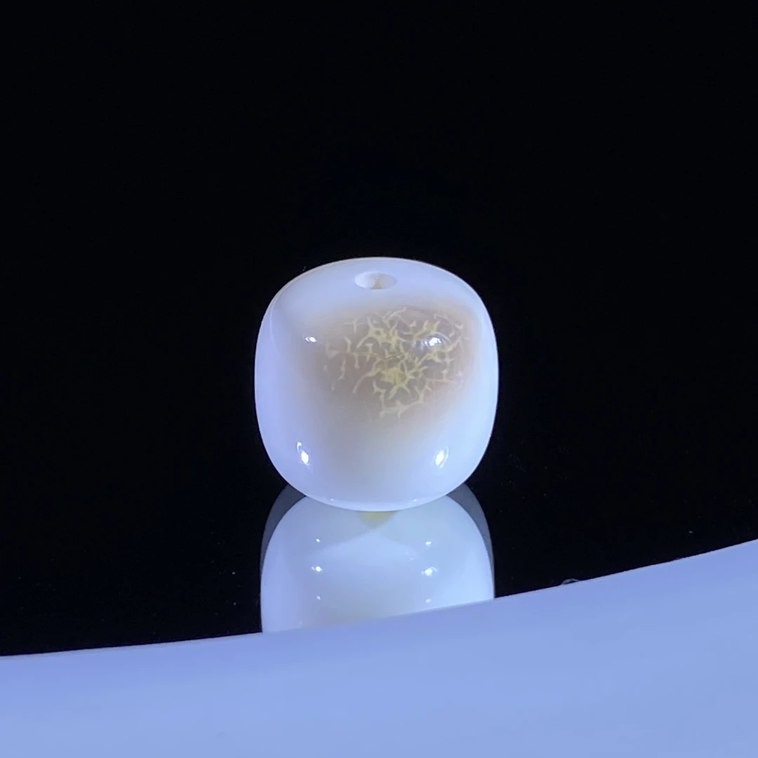 10尺寸 油漆白紫沁妖蜜蜡老型 特别难遇的漆白紫沁妖