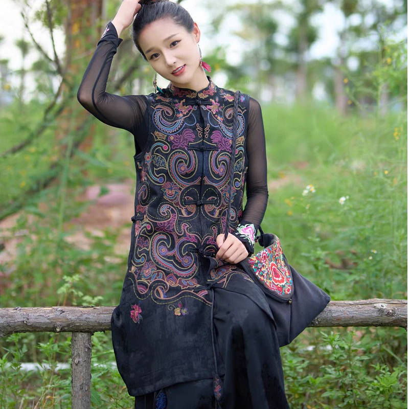 民族风中长款显瘦马夹秋季复古中式国风洋气刺绣背心女款外穿马甲