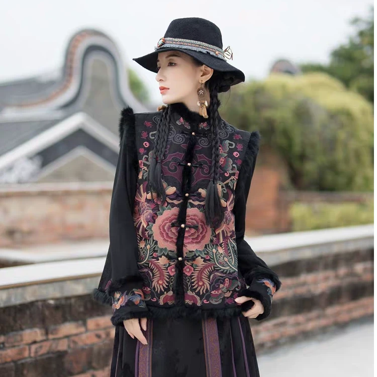 秋冬民族风加厚保暖刺绣马夹时尚复古新中式女装马甲立领国风坎肩