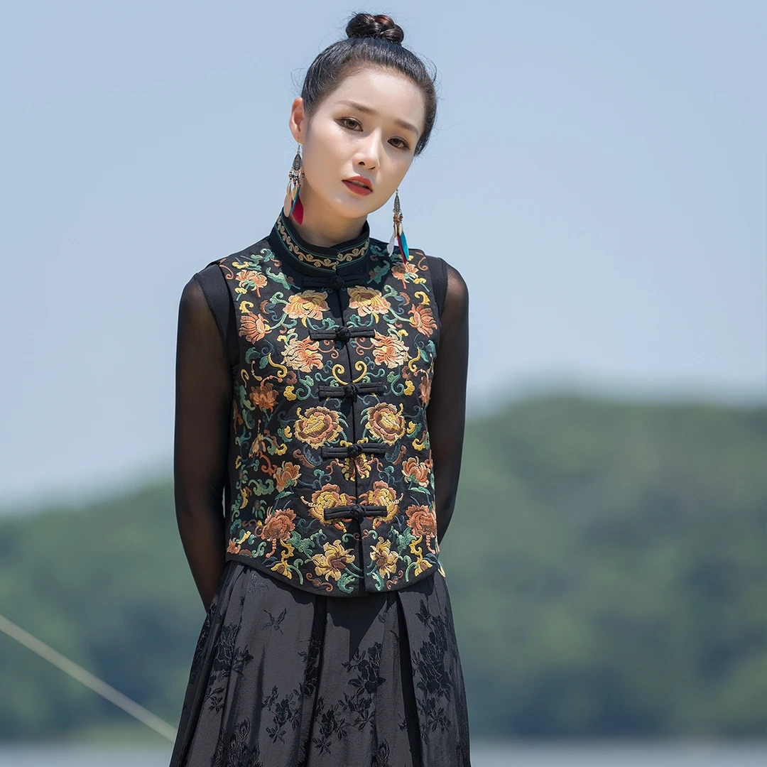 春秋民族风棉麻女装刺绣洋气马甲女立领盘扣复古修身中式马夹坎肩