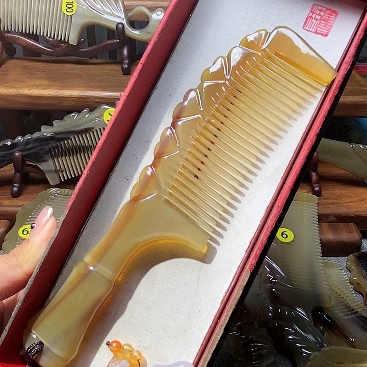 052 枫叶牛角梳牛角梳