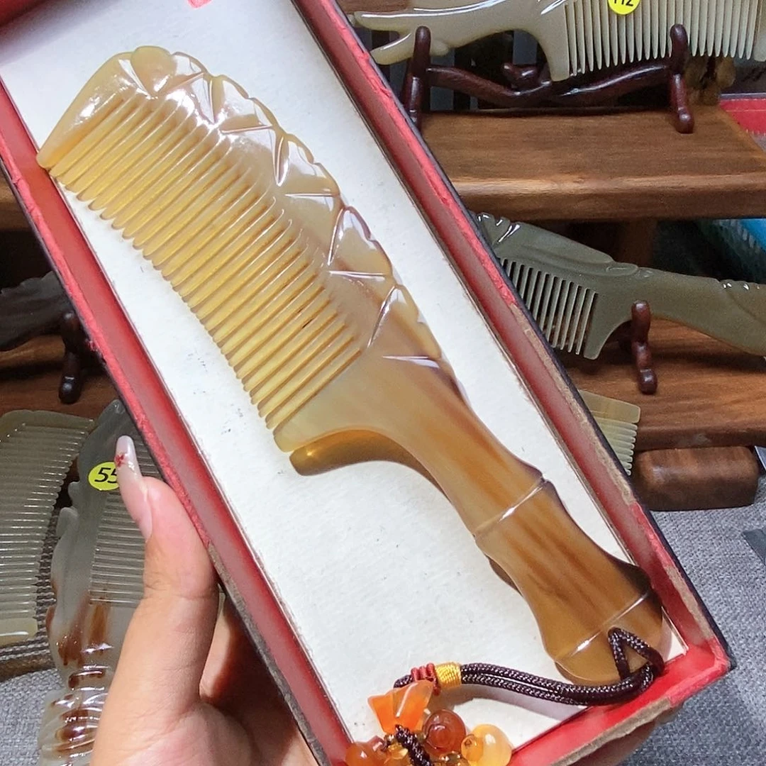 001 枫叶牛角梳牛角梳