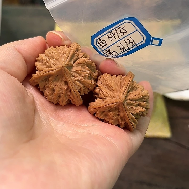 文玩核桃把件盘山三棱
