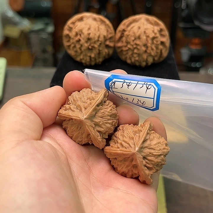 文玩核桃把件盘山三棱