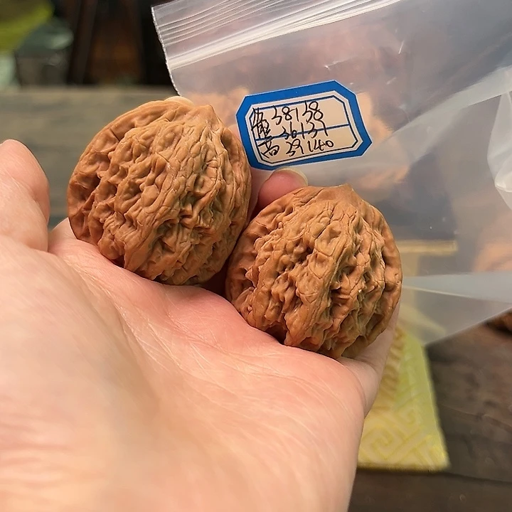 文玩核桃把件麦穗虎头
